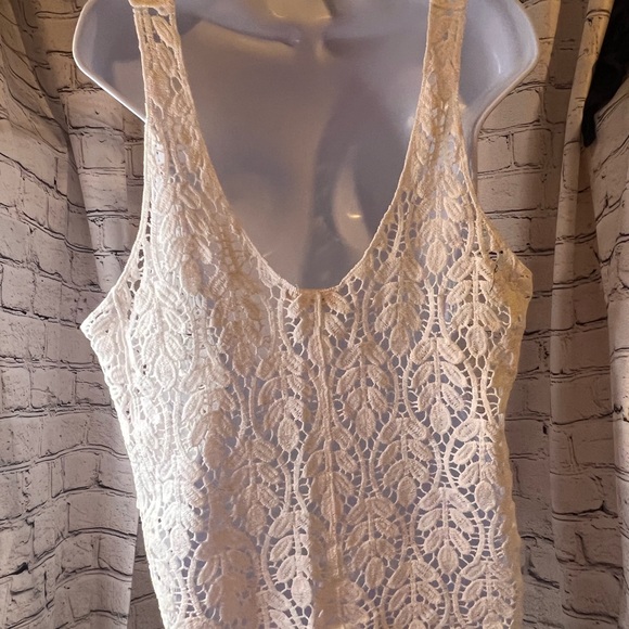 ADORA Ivory Lace Sleeveless Top - Picture 3 of 5